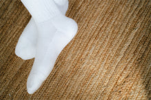 Load image into Gallery viewer, Silk Mixed Rib socks
