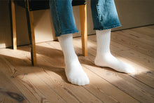 Load image into Gallery viewer, Silk Mixed Rib socks
